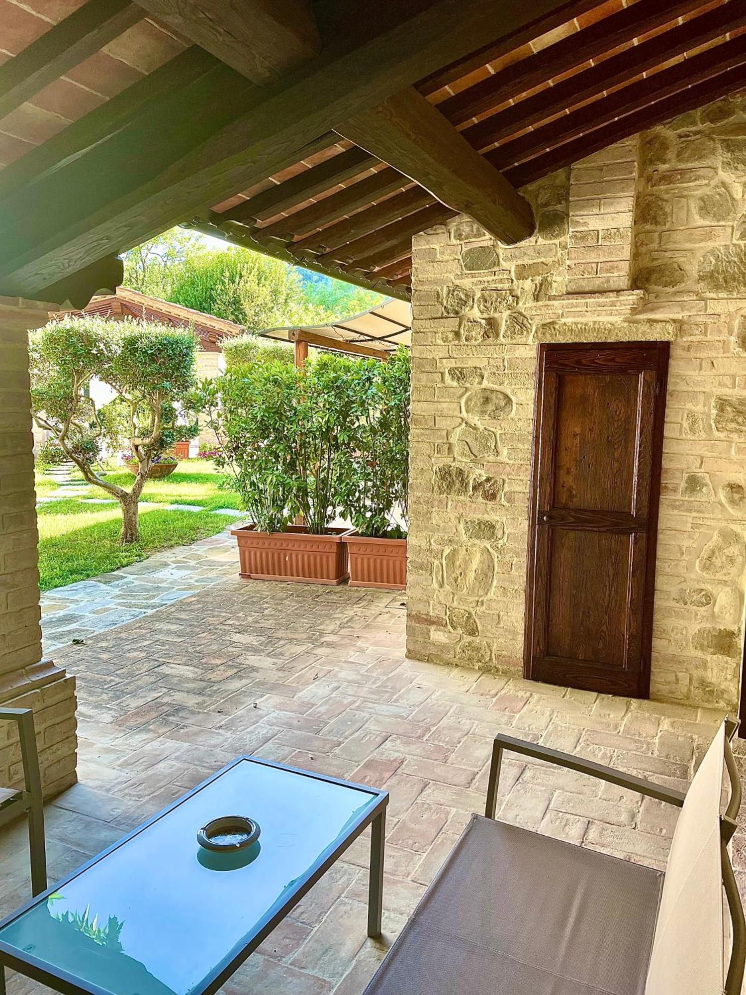 Il Cortile Delle Rose Holiday House ペルージャ エクステリア 写真